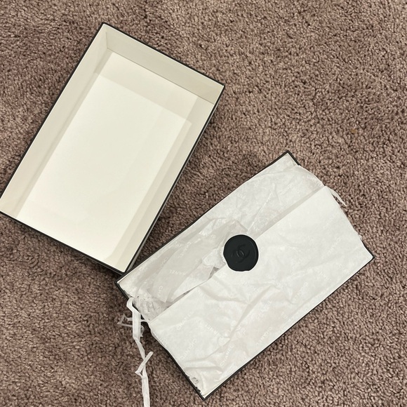 CHANEL gift box - Picture 4 of 5
